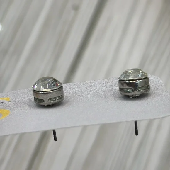 Elegant Silver Stud Earrings - Picture 7 of 8